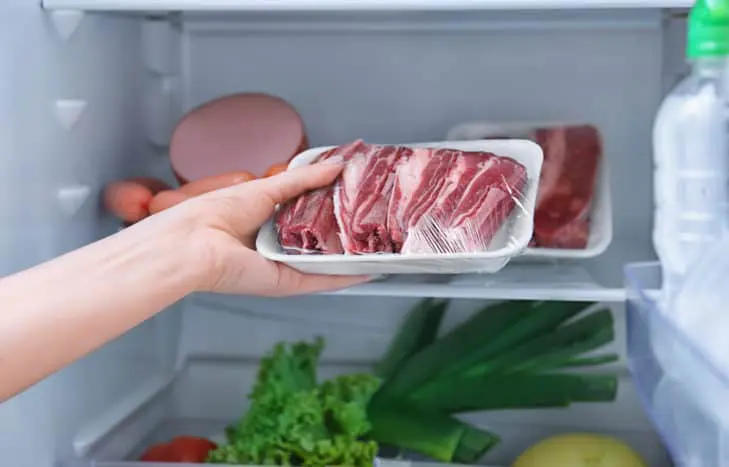 Quanto tempo a carne pode ficar na geladeira sem estragar?